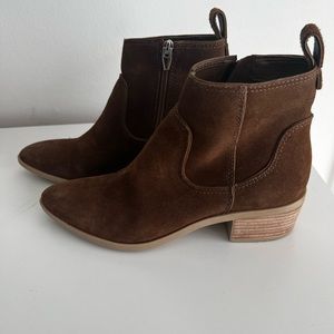 Dolce Vita Able Bootie (Brown suede)
